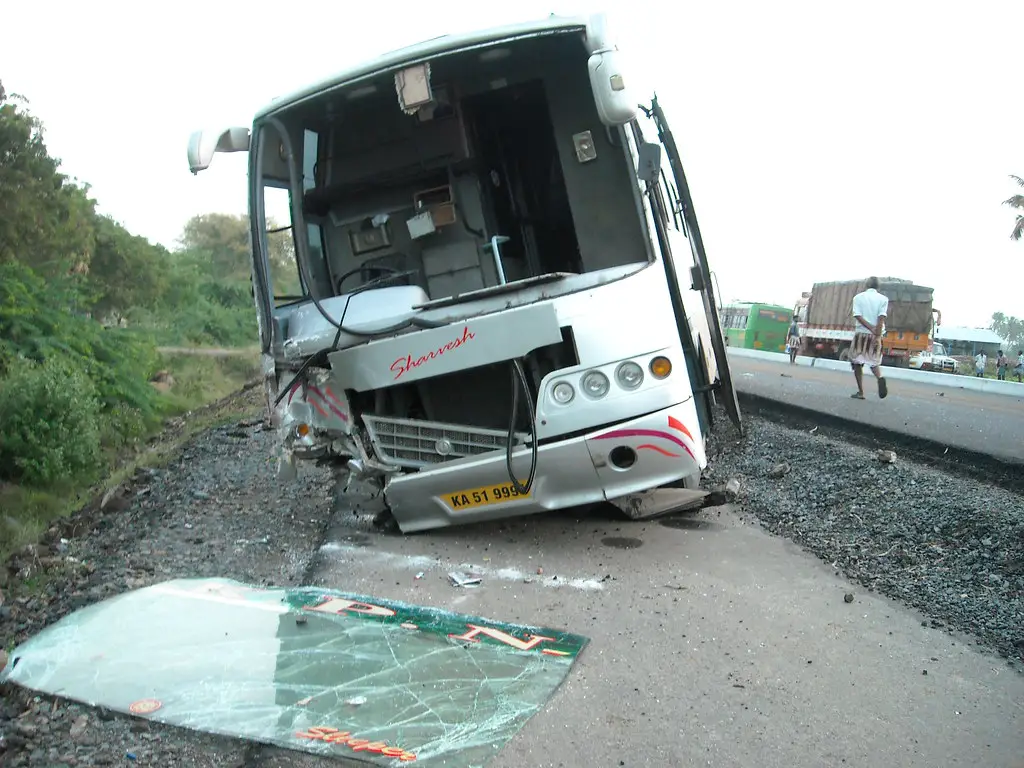Tamil Nadu - KPN Travels Bus Accident 03
